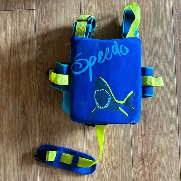 Speedo life jacket - Picture 1 of 2